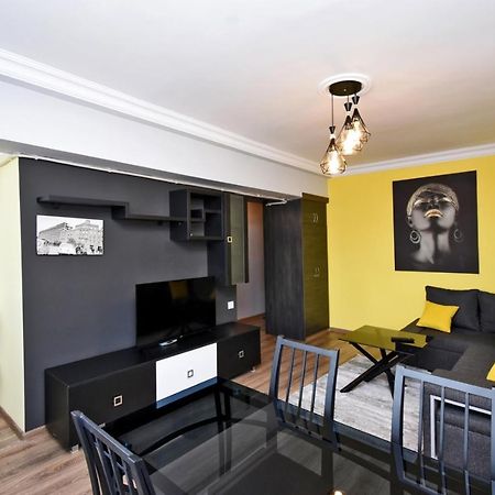 Positive Apartment In Center Of Yerevan City Екстер'єр фото