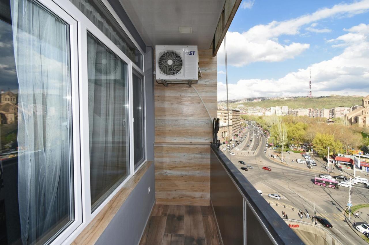 Positive Apartment In Center Of Yerevan City Екстер'єр фото