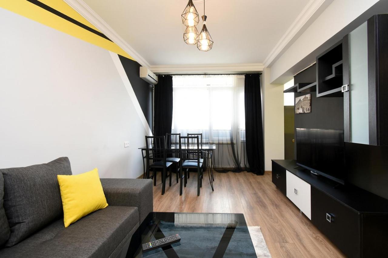 Positive Apartment In Center Of Yerevan City Екстер'єр фото