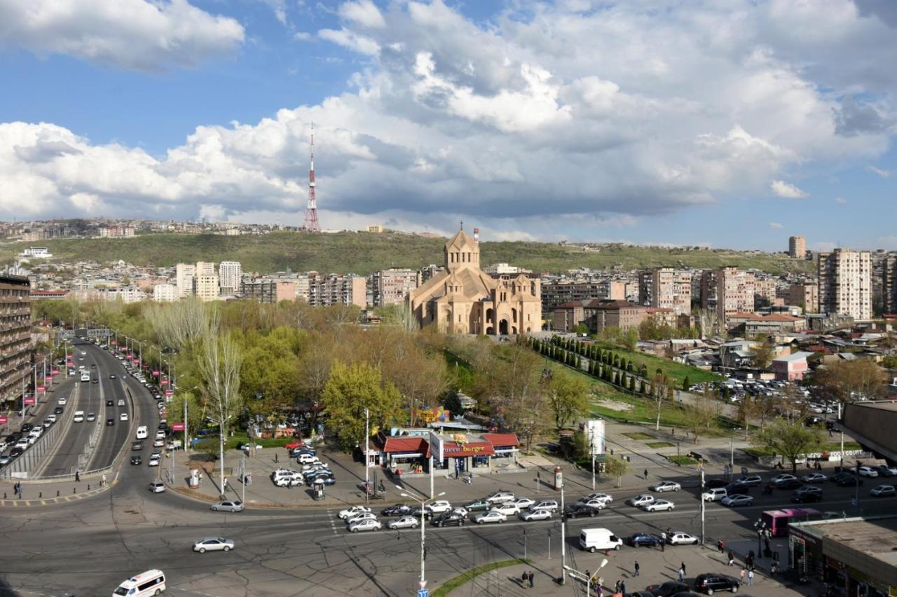 Positive Apartment In Center Of Yerevan City Екстер'єр фото