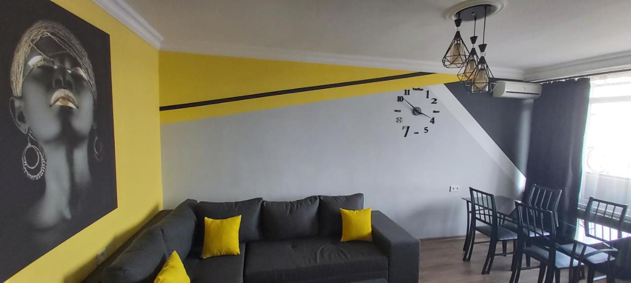 Positive Apartment In Center Of Yerevan City Екстер'єр фото